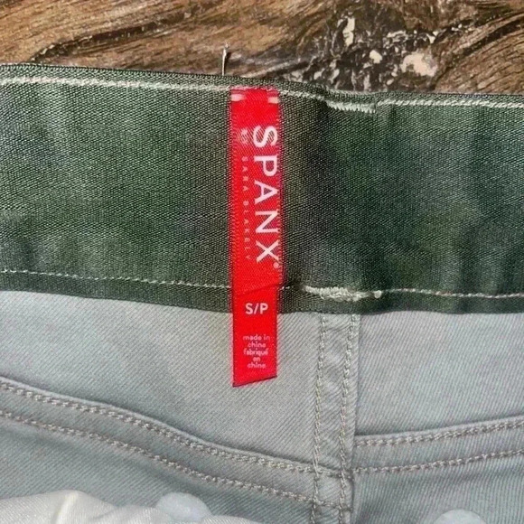 Spanx twill green womens camo shorts - Picture 3 of 3